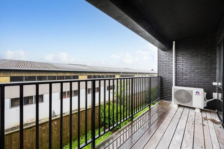 Photo of property in 108/28c Eileen Newey Place, Henderson, Auckland, 0612
