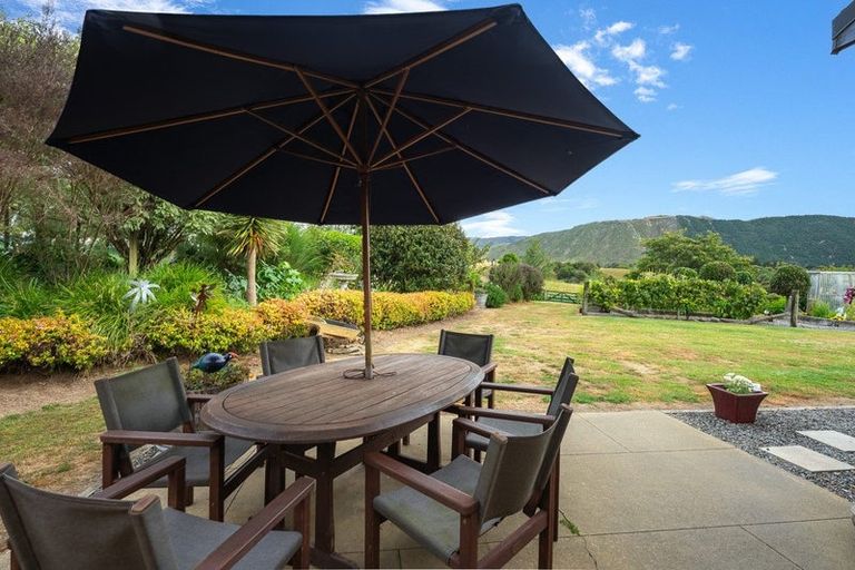 Photo of property in 101 Forest Lakes Road, Otaki, 5583