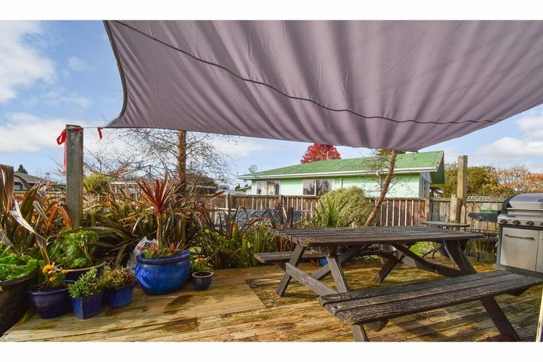 Photo of property in 5 Cherrywood Place, Western Heights, Rotorua, 3015