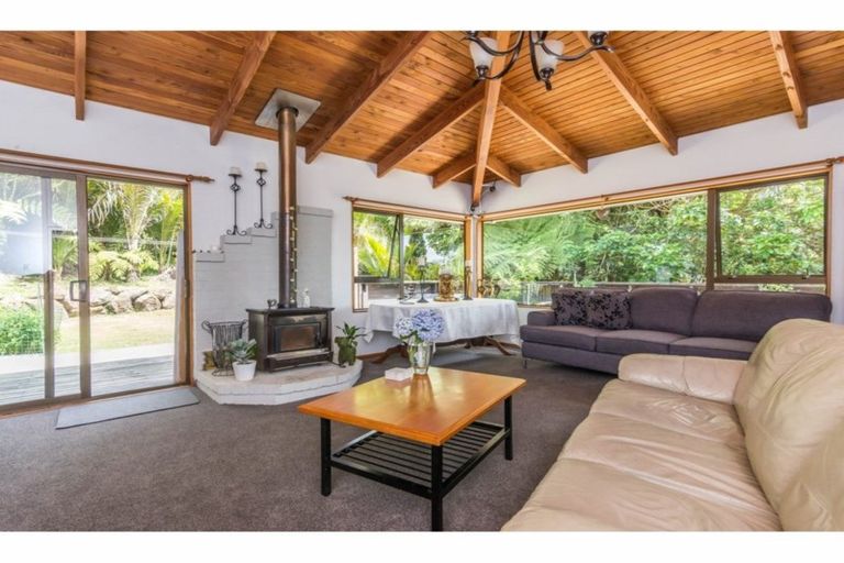 Photo of property in 215 Shaw Road, Titirangi, Auckland, 0604