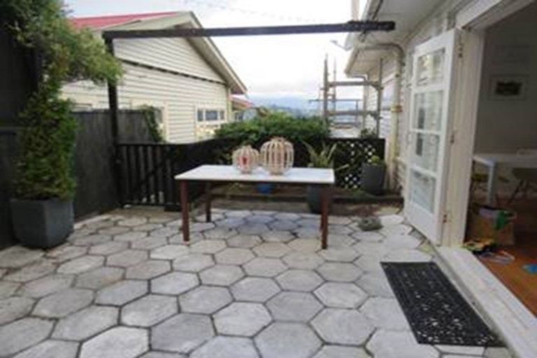Photo of property in 14 Imperial Terrace, Melrose, Wellington, 6022