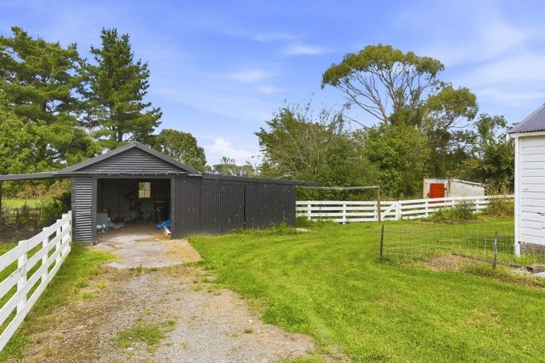 Photo of property in 225 Kuku Beach Road, Kuku, Levin, 5570