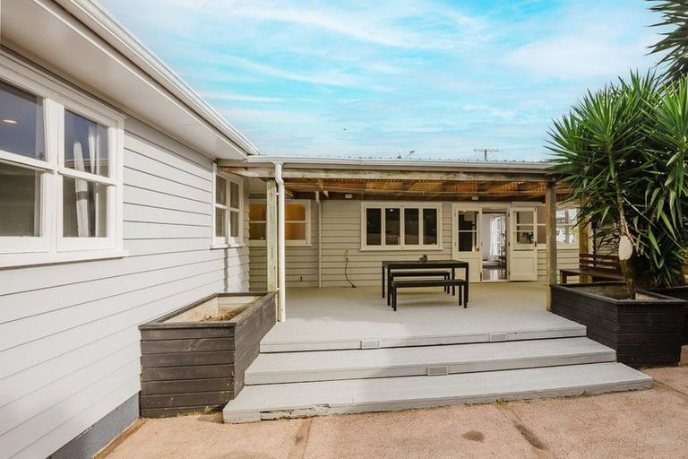 Photo of property in 51 Eatwell Avenue, Paraparaumu Beach, Paraparaumu, 5032