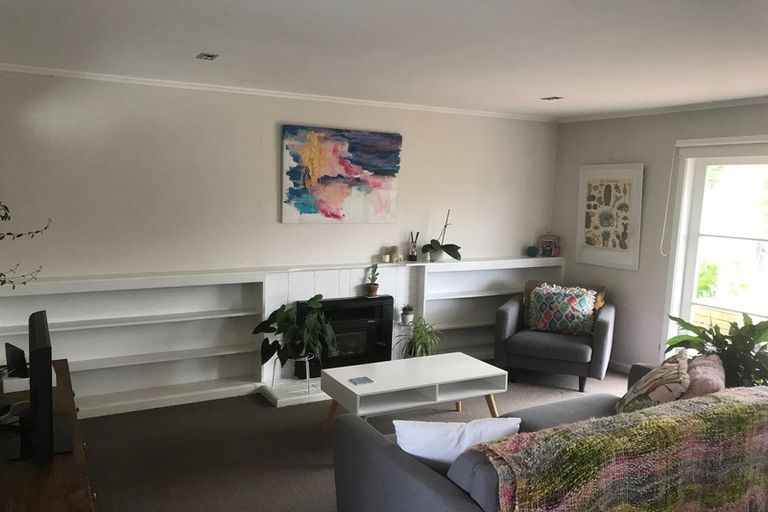 Photo of property in 4 Highland Avenue, Titirangi, Auckland, 0604