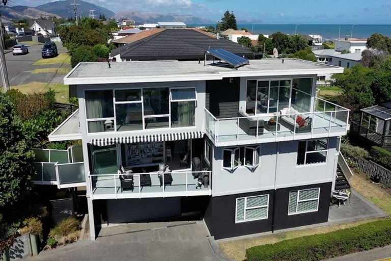 Photo of property in 78 Seaview Road, Paraparaumu Beach, Paraparaumu, 5032