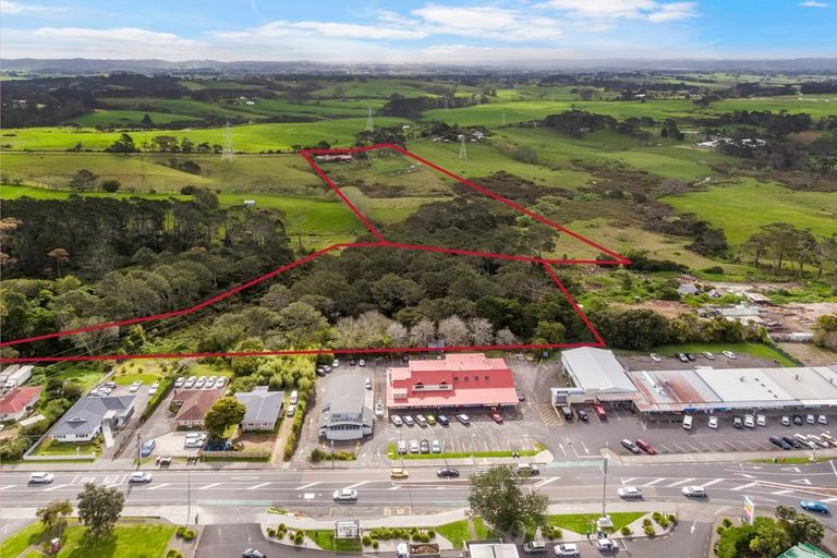 Photo of property in 21 Red Hills Road, Massey, Auckland, 0614