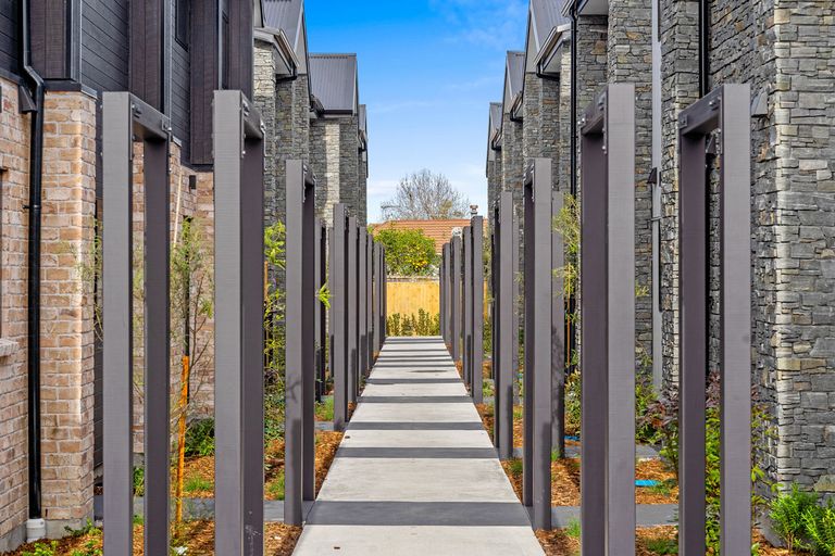 Photo of property in 16/10 Fathom Place, Te Atatu Peninsula, Auckland, 0610