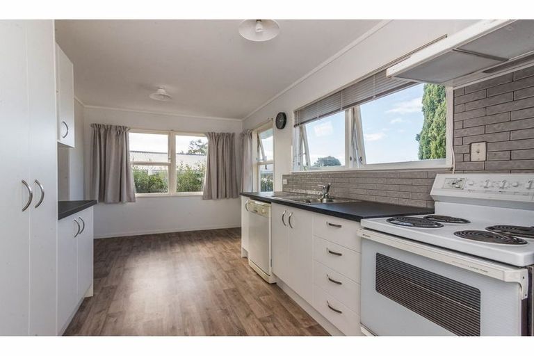 Photo of property in 24 Sunvue Road, Glen Eden, Auckland, 0602
