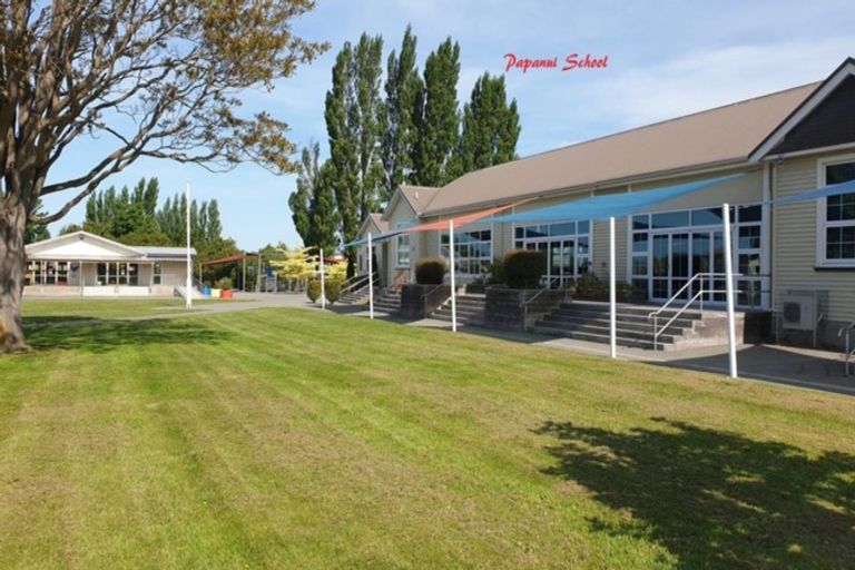 Photo of property in 49 Winters Road, Redwood, Christchurch, 8051