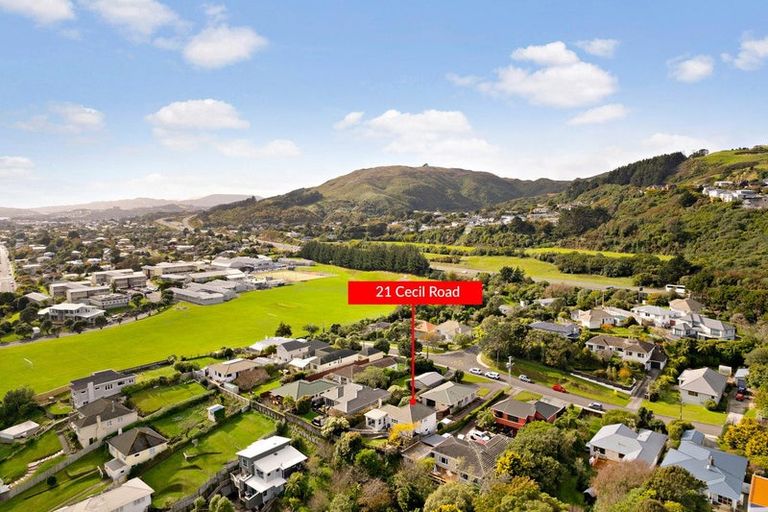Photo of property in 21 Cecil Road, Tawa, Wellington, 5028