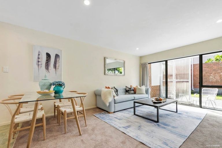 Photo of property in 18/1 Melview Place, New Lynn, Auckland, 0600