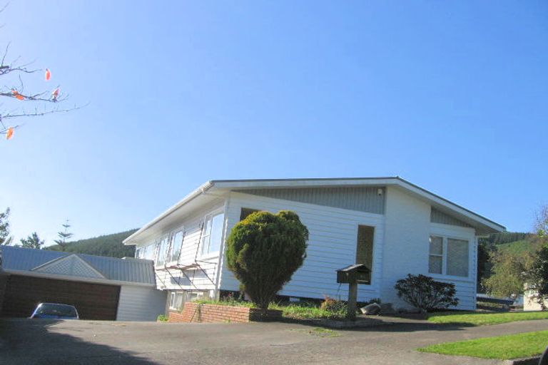 Photo of property in 61 Raroa Terrace, Tawa, Wellington, 5028
