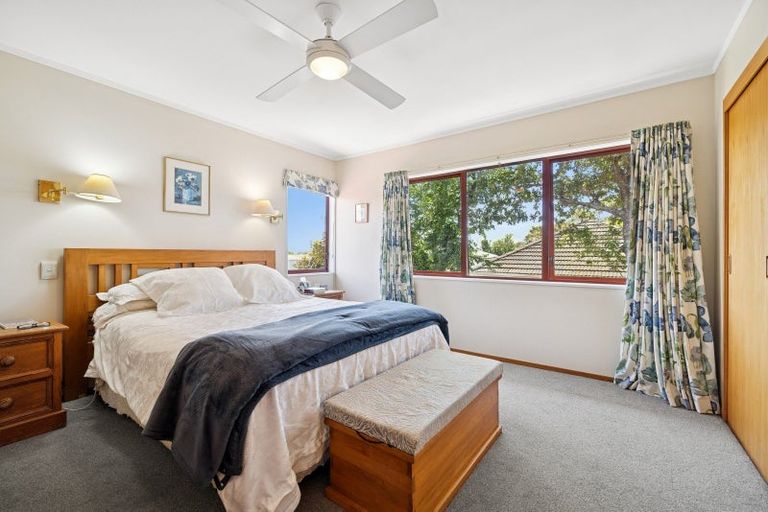 Photo of property in 8a Wicklow Road, Narrow Neck, Auckland, 0622
