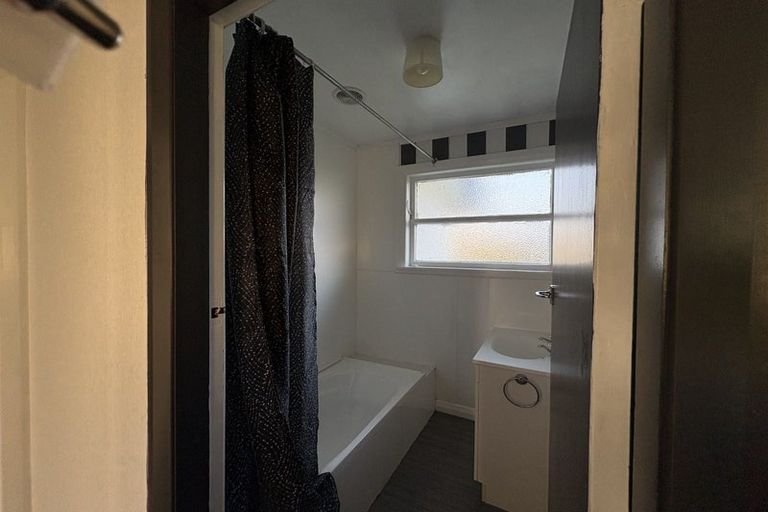 Photo of property in 15 Fox Street, Woodville, 4920