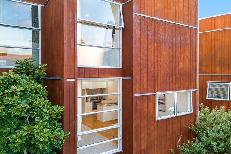 Photo of property in 76g Edmonton Road, Henderson, Auckland, 0612