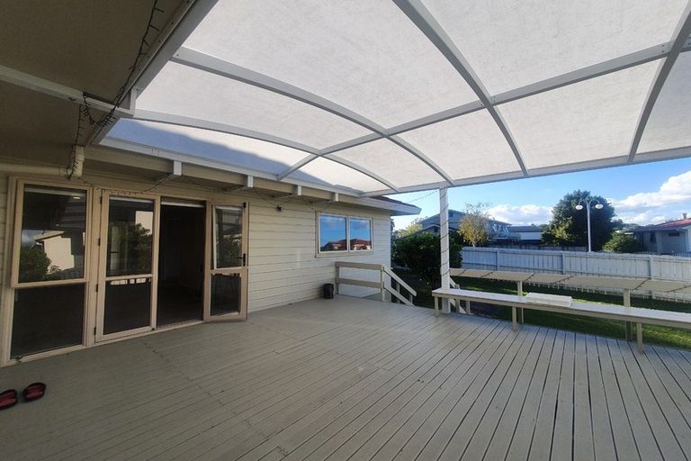 Photo of property in 50 Marina View Drive, West Harbour, Auckland, 0618
