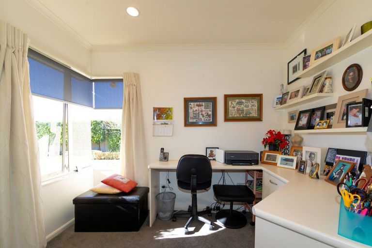 Photo of property in 33 Kensington Drive, Taradale, Napier, 4112