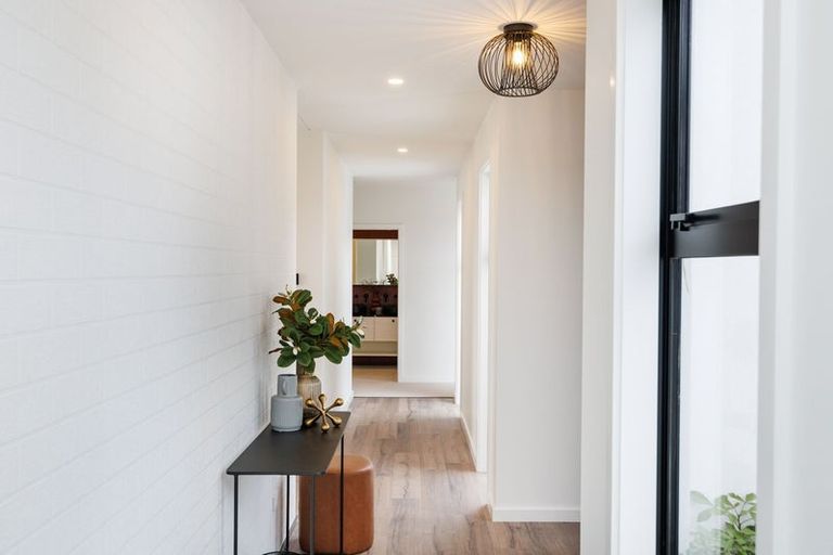 Photo of property in 11 Te Kahu Lane, Halcombe, 4779