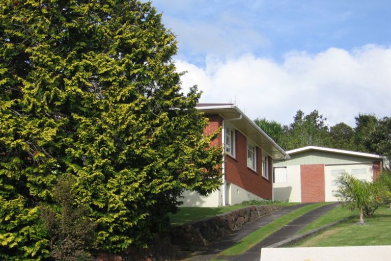 Photo of property in 33 Noall Street, Te Atatu Peninsula, Auckland, 0610