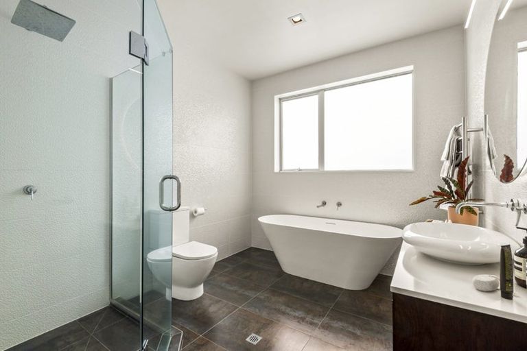 Photo of property in 17a Waitemata Road, Hauraki, Auckland, 0622