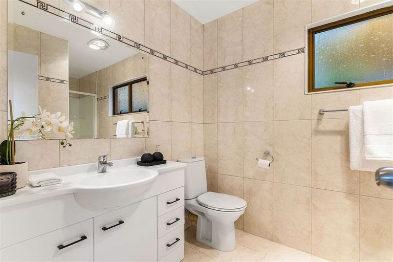 Photo of property in 39 Lonely Track Road, Fairview Heights, Auckland, 0632
