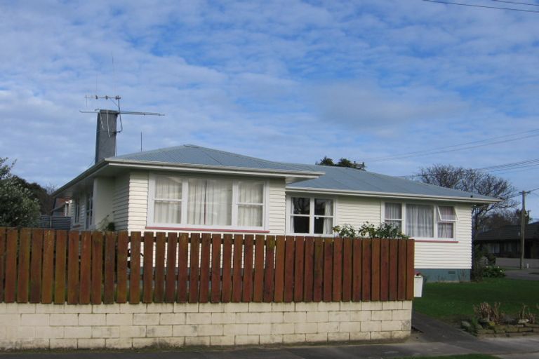 Photo of property in 2 Perth Place, Awapuni, Palmerston North, 4412