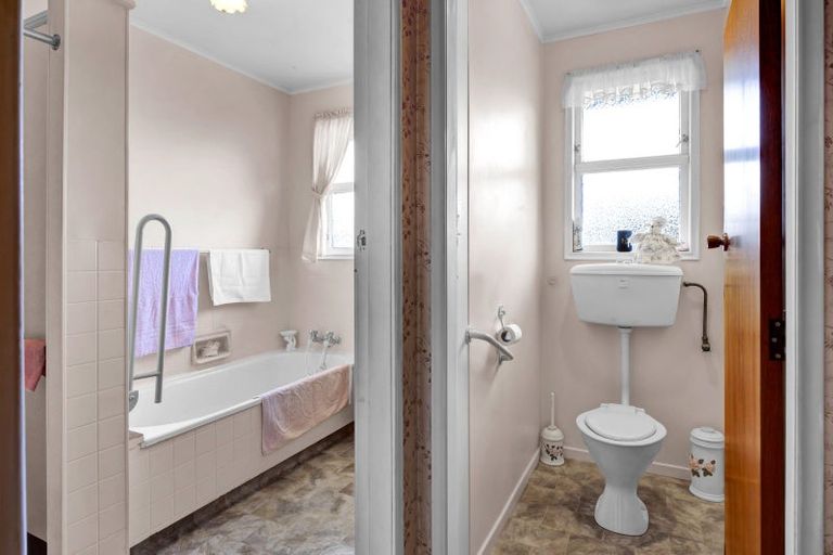 Photo of property in 3 Karaka Street, Hawera, 4610