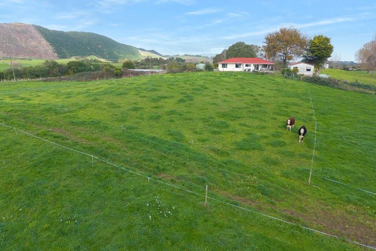 Photo of property in 101 Forest Lakes Road, Otaki, 5583