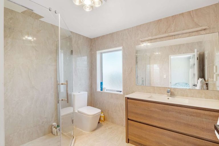 Photo of property in 6 Kahu Close, Orewa, 0931