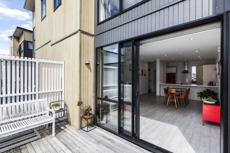 Photo of property in 10 Pheasant Lane, Hobsonville, Auckland, 0616