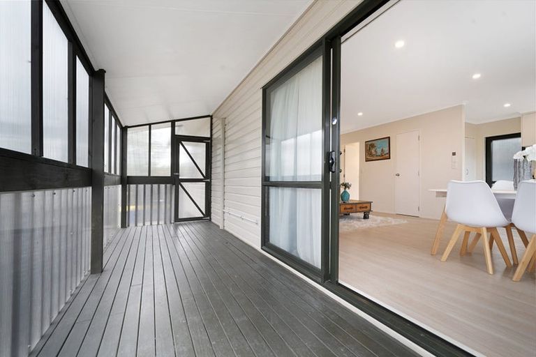 Photo of property in 124a Golf Road, New Lynn, Auckland, 0600