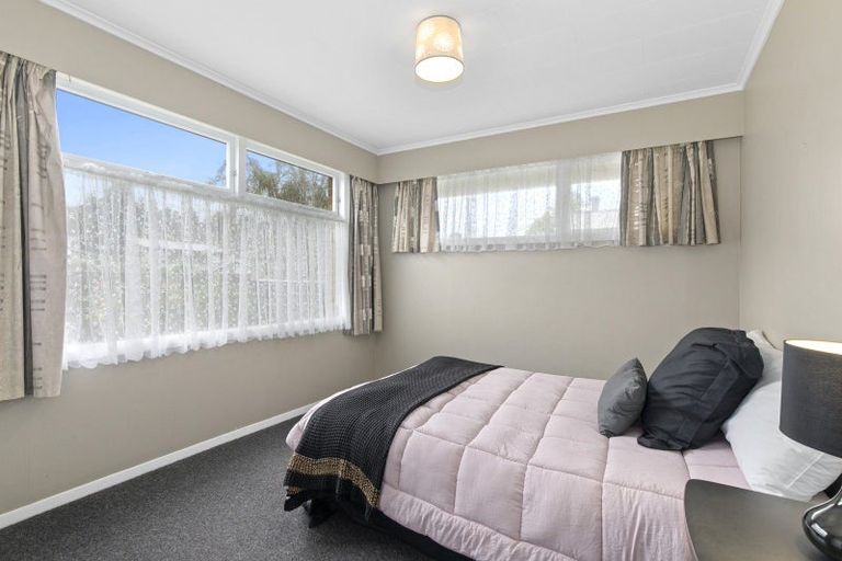 Photo of property in 5 Norana Road, Maoribank, Upper Hutt, 5018