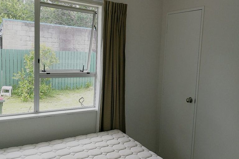 Photo of property in 41 Yeovil Road, Te Atatu Peninsula, Auckland, 0610
