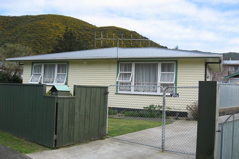 Photo of property in 51 Parenga Street, Wainuiomata, Lower Hutt, 5014