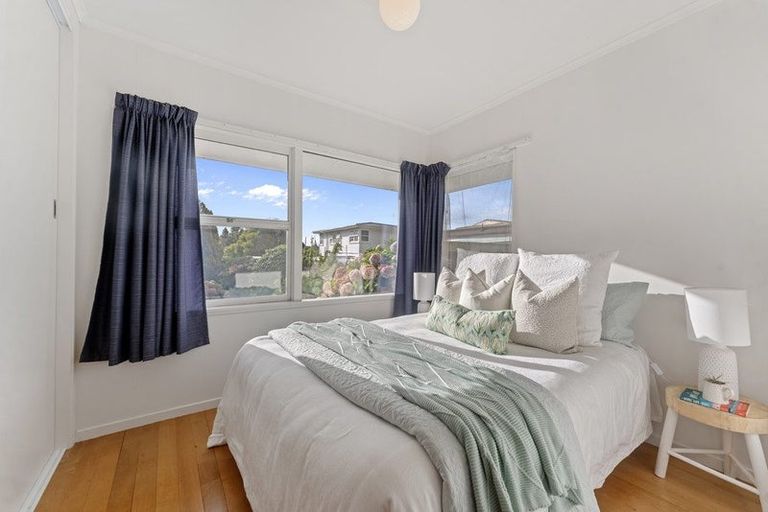 Photo of property in 1/5 Dudding Avenue, Northcote, Auckland, 0627