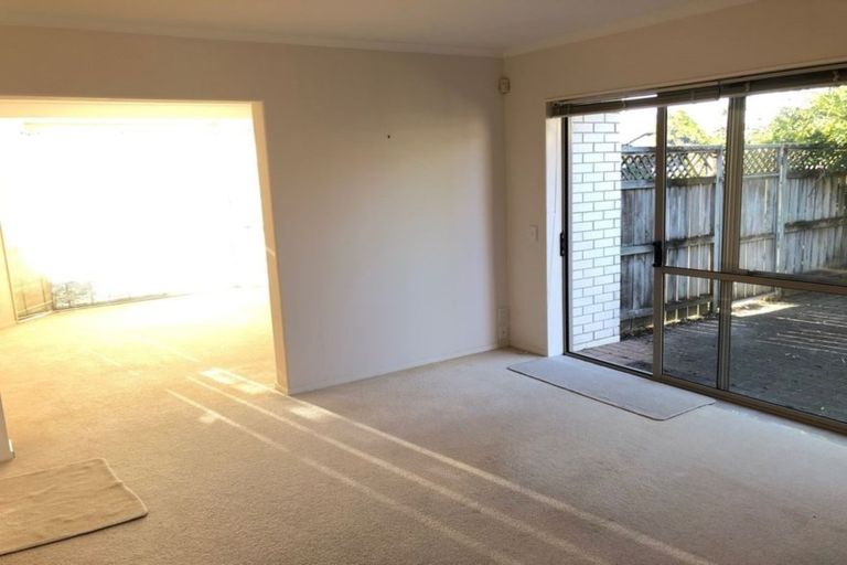 Photo of property in 39 Delmont Close, East Tamaki Heights, Auckland, 2016