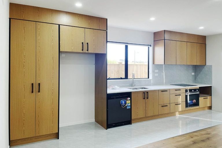 Photo of property in 12 Kaapehu Street, Karaka, 2578