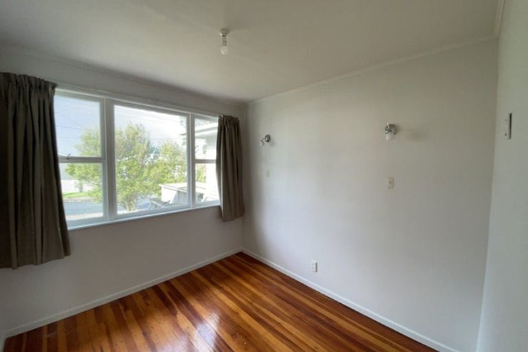 Photo of property in 29 Chorley Avenue, Massey, Auckland, 0614