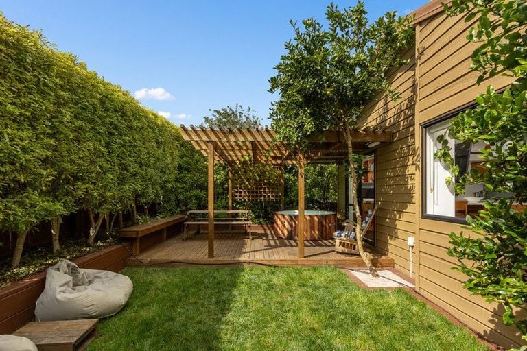 Photo of property in 1/92 Kervil Avenue, Te Atatu Peninsula, Auckland, 0610