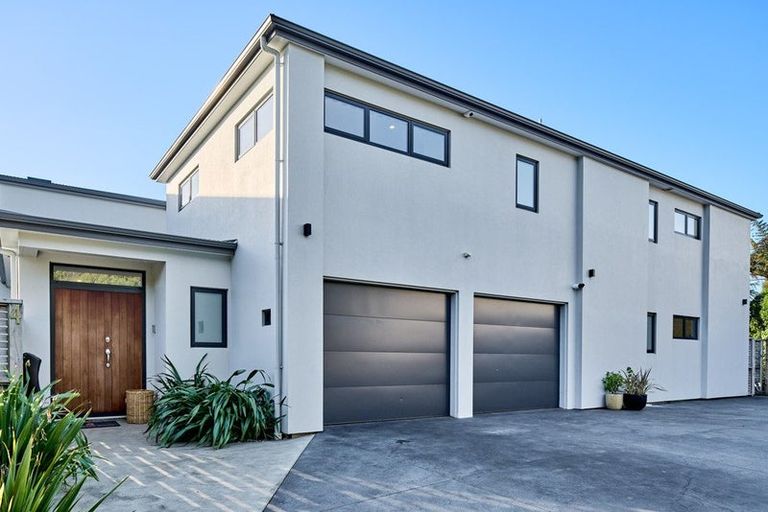 Photo of property in 4 Caughley Grove, Karori, Wellington, 6012