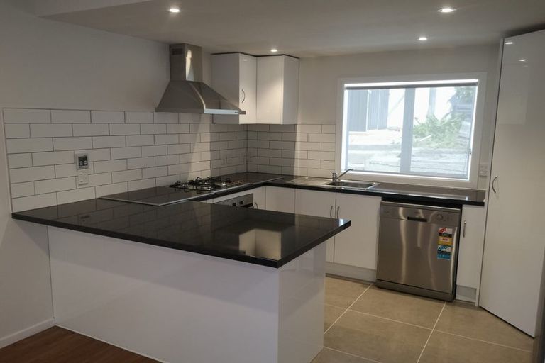 Photo of property in 50a The Parade, Island Bay, Wellington, 6023