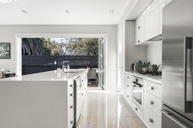 Photo of property in 35d Oceanbeach Road, Mount Maunganui, 3116
