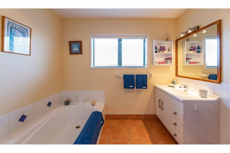 Photo of property in 6 Mcdougal Place, Kaiapoi, 7630