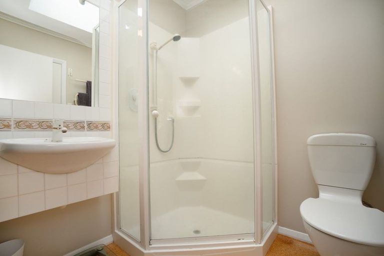 Photo of property in 8 Swansea Street, Hokowhitu, Palmerston North, 4410