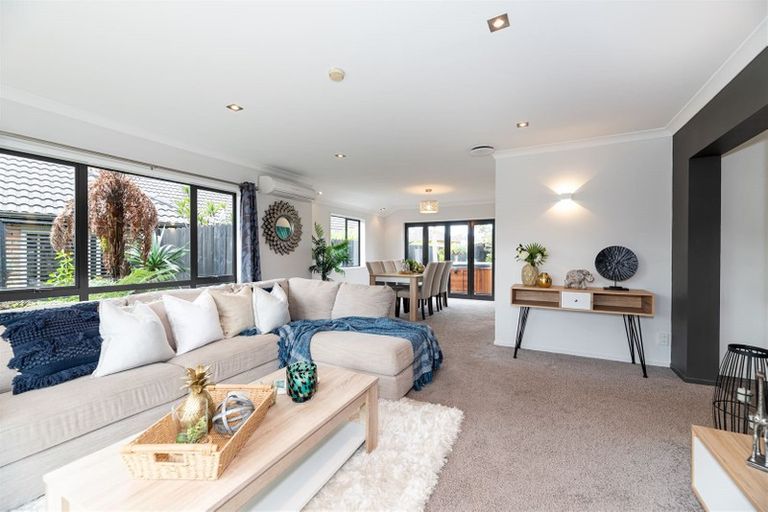 Photo of property in 61 Sapperton Drive, Henderson, Auckland, 0612