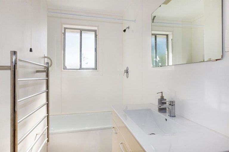 Photo of property in 96a Wainuiomata Road, Wainuiomata, Lower Hutt, 5014