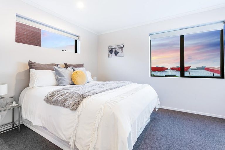 Photo of property in 5/89 Hobsonville Point Road, Hobsonville, Auckland, 0616