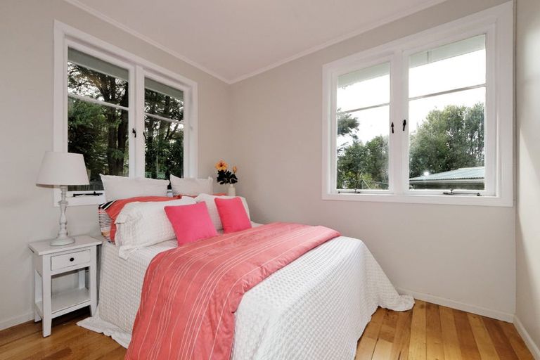 Photo of property in 25 Smythe Road, Henderson, Auckland, 0612