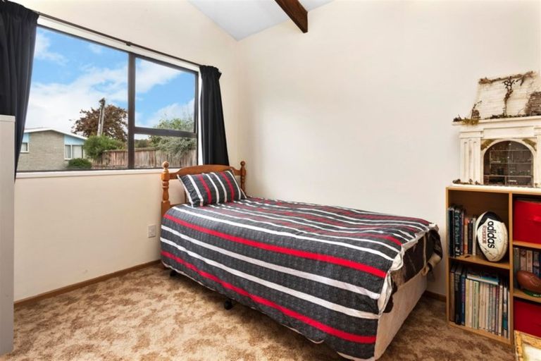 Photo of property in 92b Englefield Road, Northwood, Christchurch, 8051