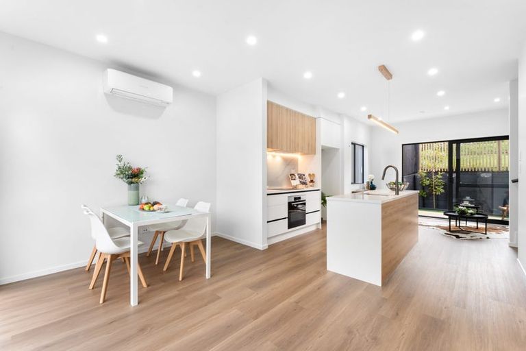 Photo of property in 16 Saint Catherine Crescent, West Harbour, Auckland, 0618